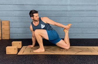 How Yoga Combines Strength Training with Flexibility